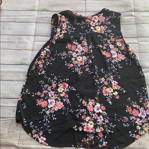 Floral blouse size large on sale - Picture 2 of 2